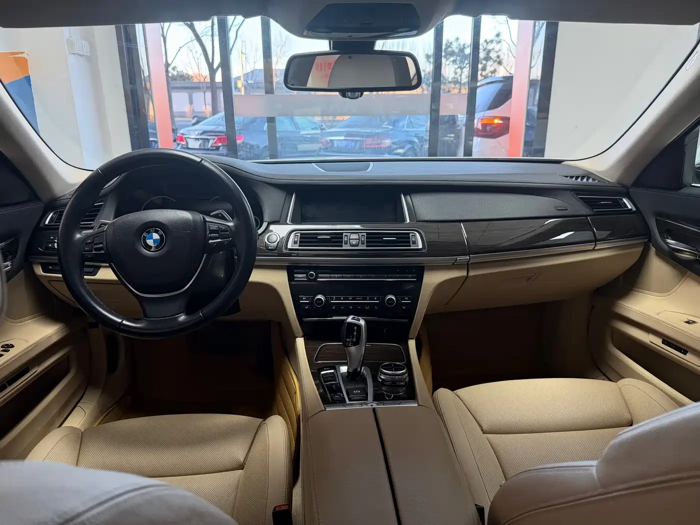 BMW 7 Series 2013 Model 740Li Leading фото 10