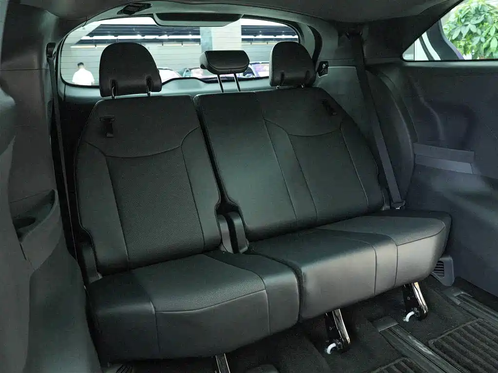 Toyota Granvia 2024 2.5L Hybrid Premium PLUS 4WD Edition фото 15