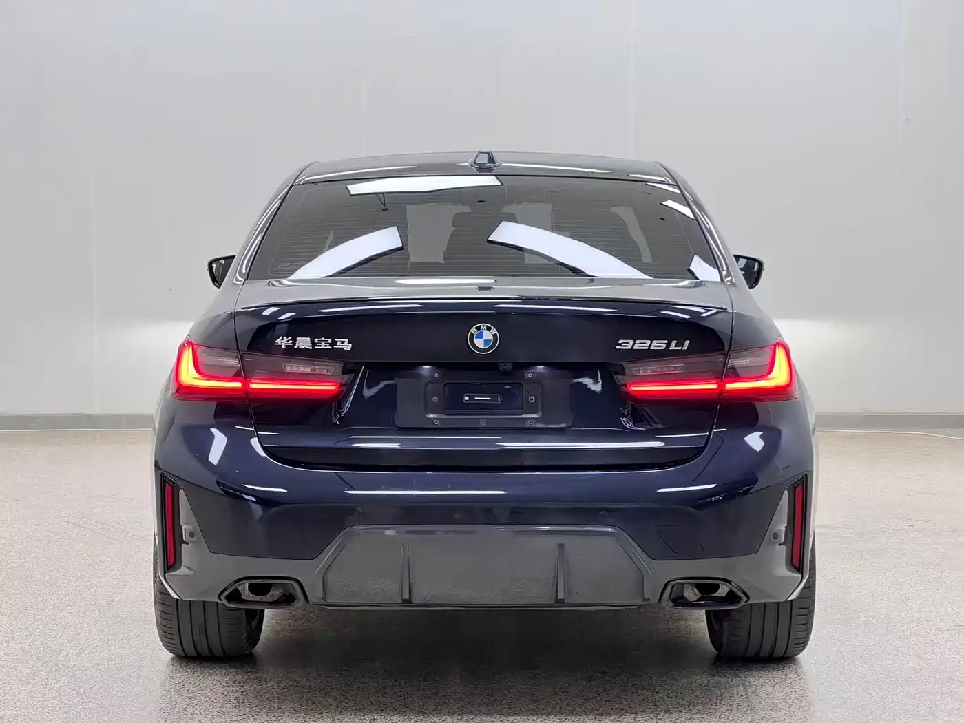 BMW 3 Series 2024 325i M Sport Shadowline Package фото 6