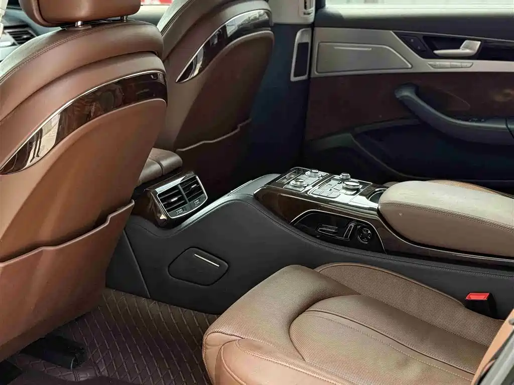 Audi A8 2014 A8L 45 TFSI quattro Exclusive фото 5