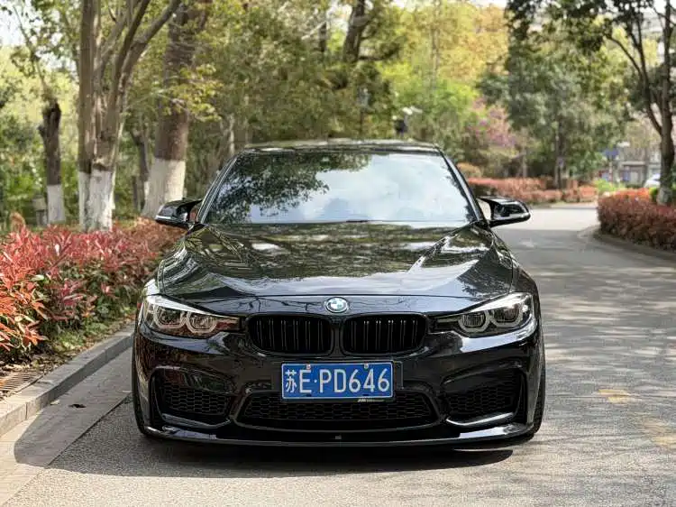 BMW 3 Series 2018 320i M Sport Black Night Edition фото 2
