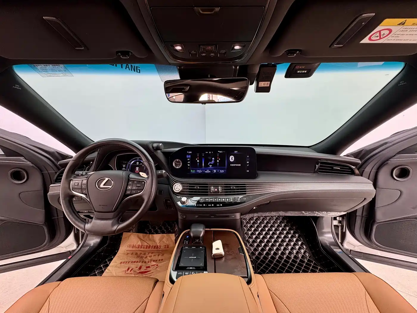 Lexus LS 2021 500h Excellence Edition фото 21