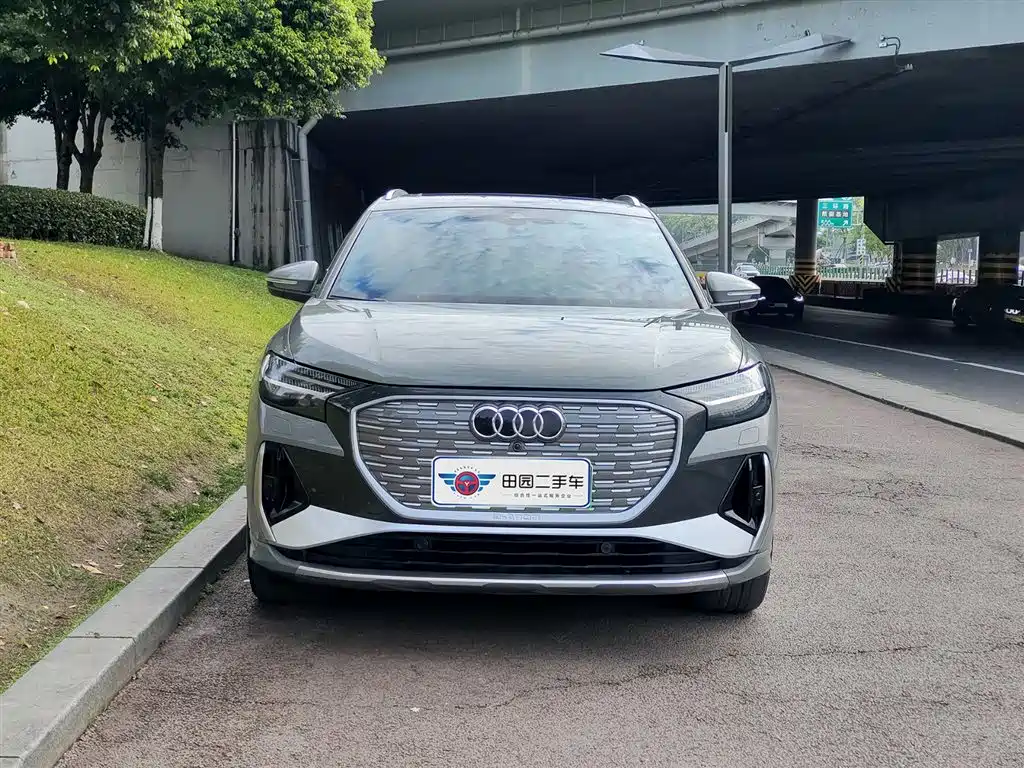 AUDI Q4 E TRON