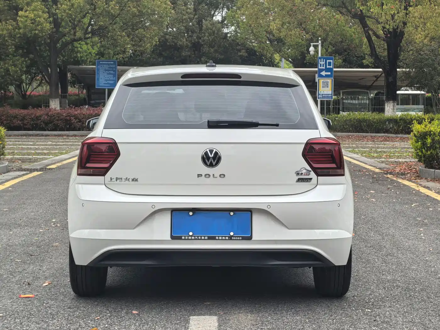 VOLKSWAGEN POLO