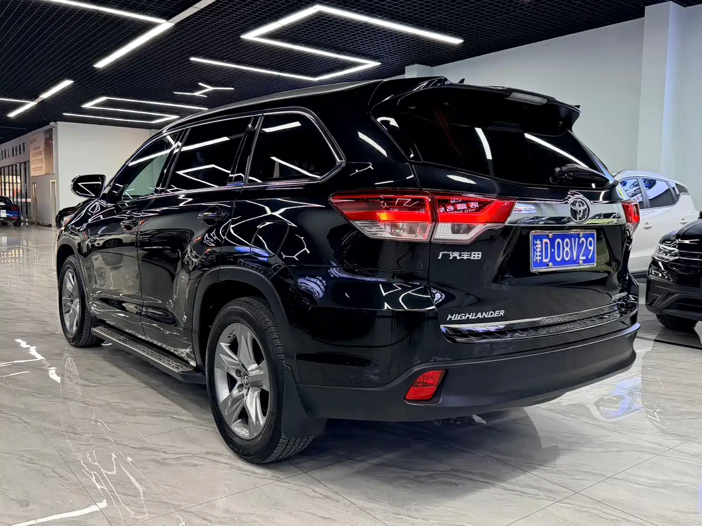 Toyota Highlander 2018 2.0T 4WD Premium 7-seater China VI фото 3