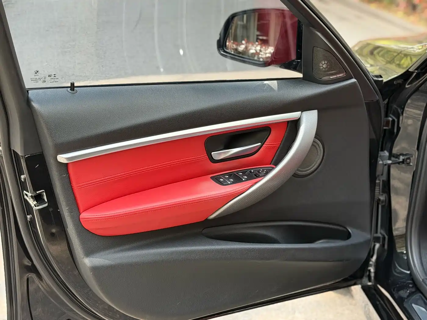 BMW 3 Series 2018 320i M Sport Black Night Edition фото 9