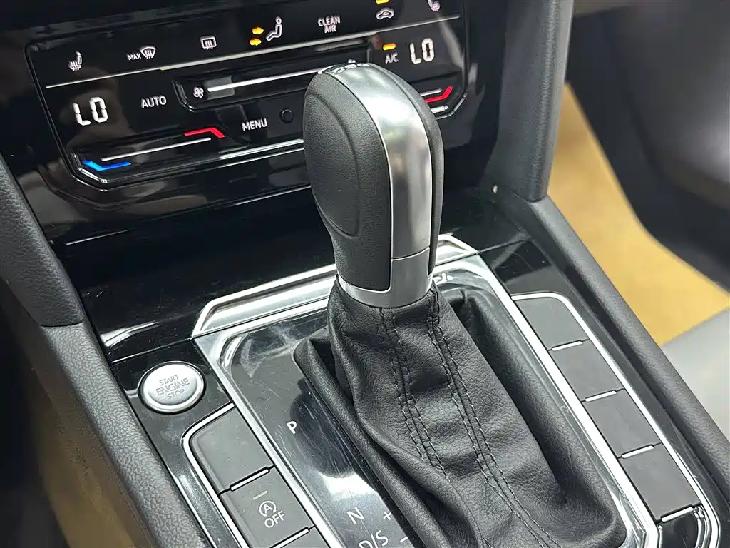 Volkswagen Magotan 2023 2 Million Units Anniversary Edition 330TSI DSG Leading Type фото 14