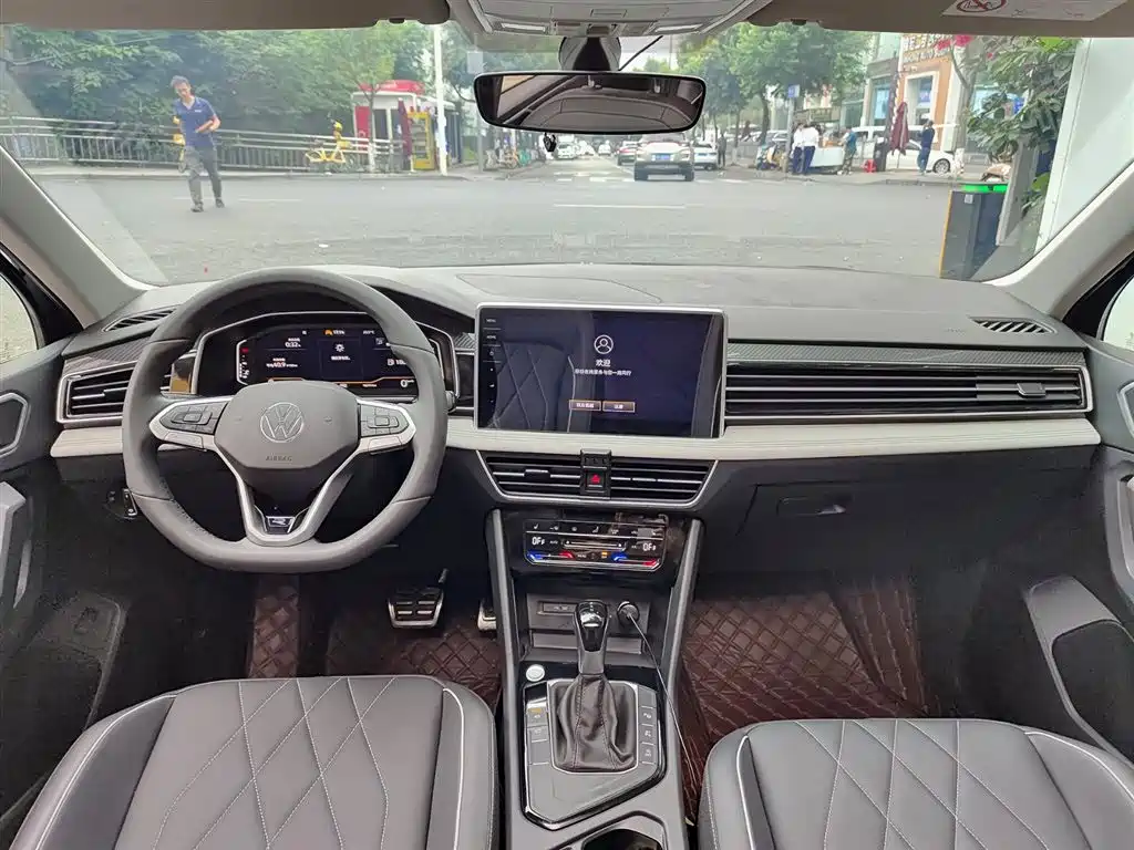 Volkswagen Tiguan L 2024 Outstanding 330TSI Auto 2WD R-Line Dragon Glory Edition фото 10