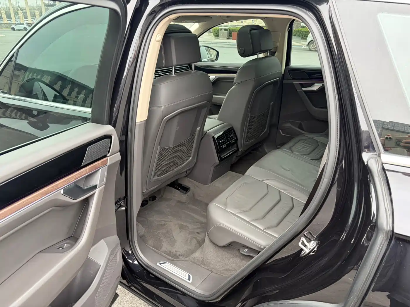 Volkswagen Touareg 2019 3.0TSI Sharp Edge Edition China VI фото 7