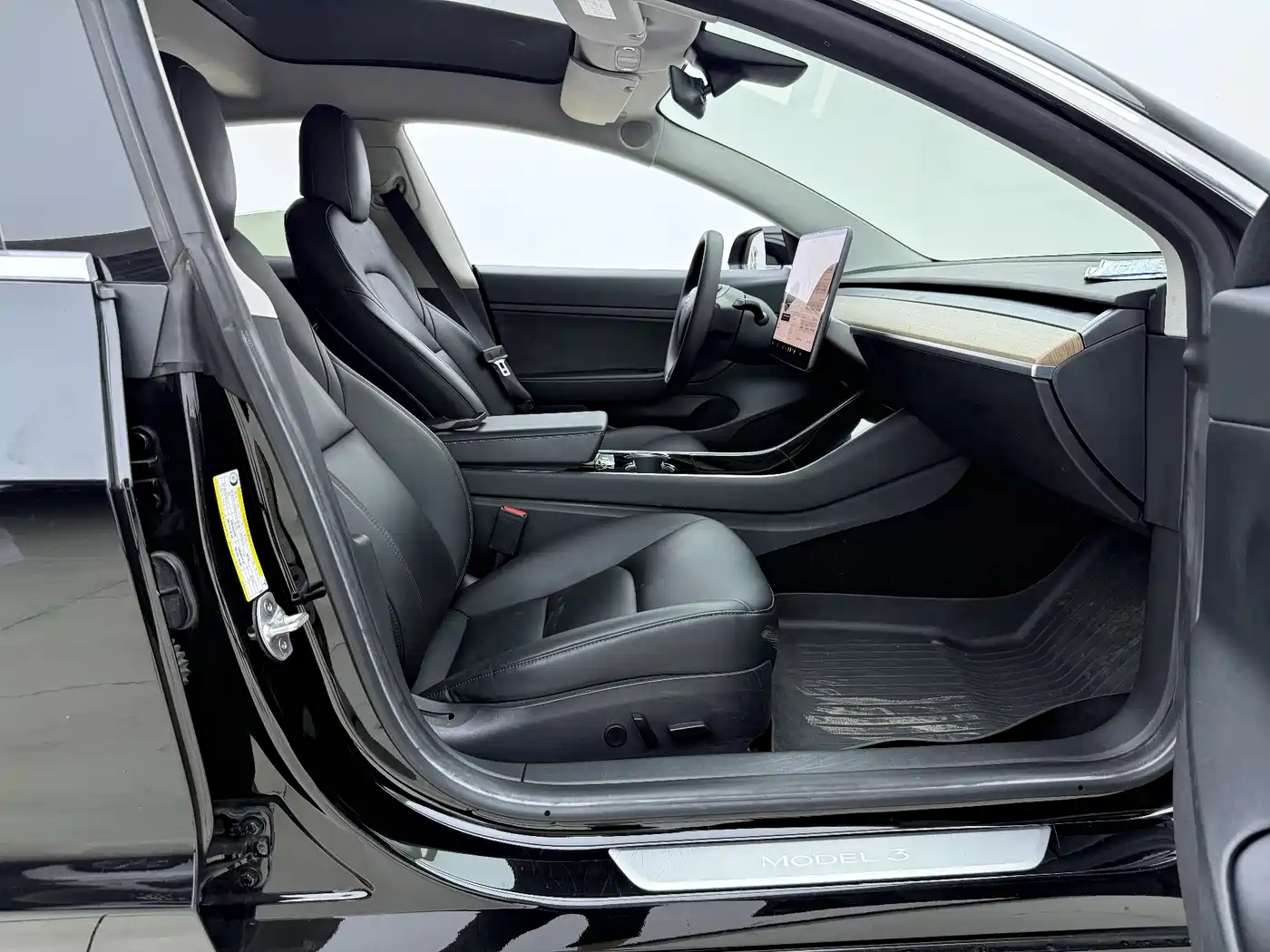 Фото 12 - Tesla Model 3