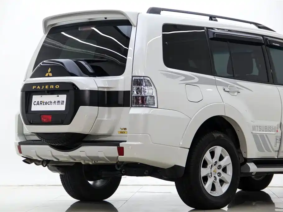Mitsubishi Pajero (Import) 2020 3.0L Automatic Standard Edition фото 9