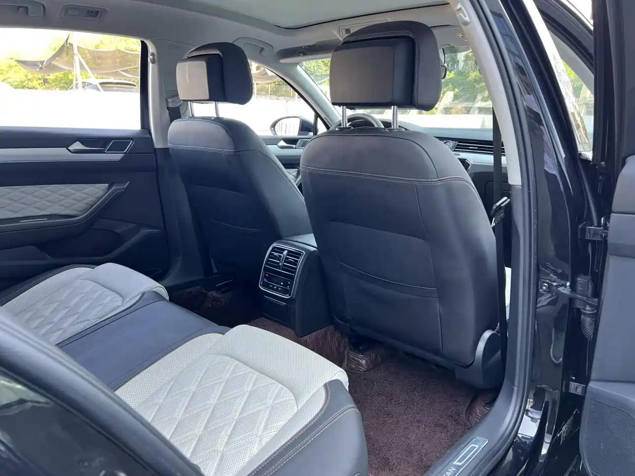 Volkswagen Magotan 2023 Model 2 Million Commemorative Edition 330TSI DSG Luxury фото 10