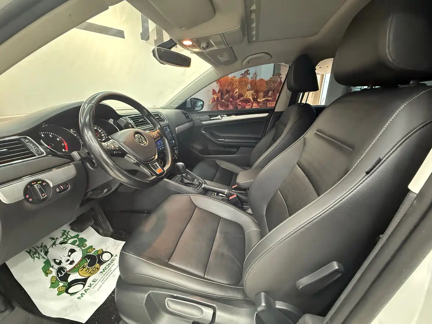 Volkswagen Sagitar 2018 1.6L Automatic Comfort фото 8