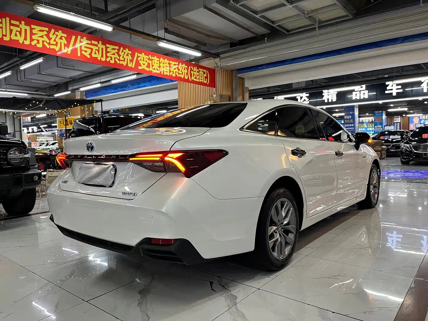 Toyota Avalon 2019 Hybrid 2.5L Luxury Edition China VI фото 5