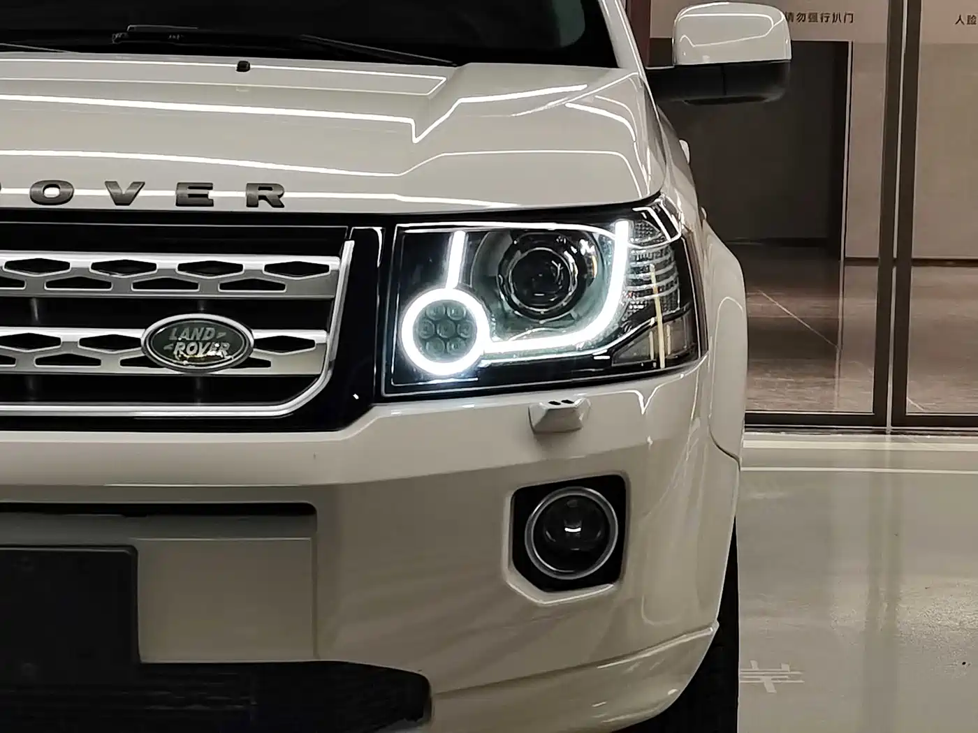 Land Rover Freelander 2 2014 2.0T Si4 SE Gasoline Edition фото 4