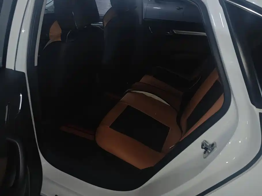 Roewe i6 2020 2020 PLUS 1.6L CVT 4G Connected Glory Luxury Edition