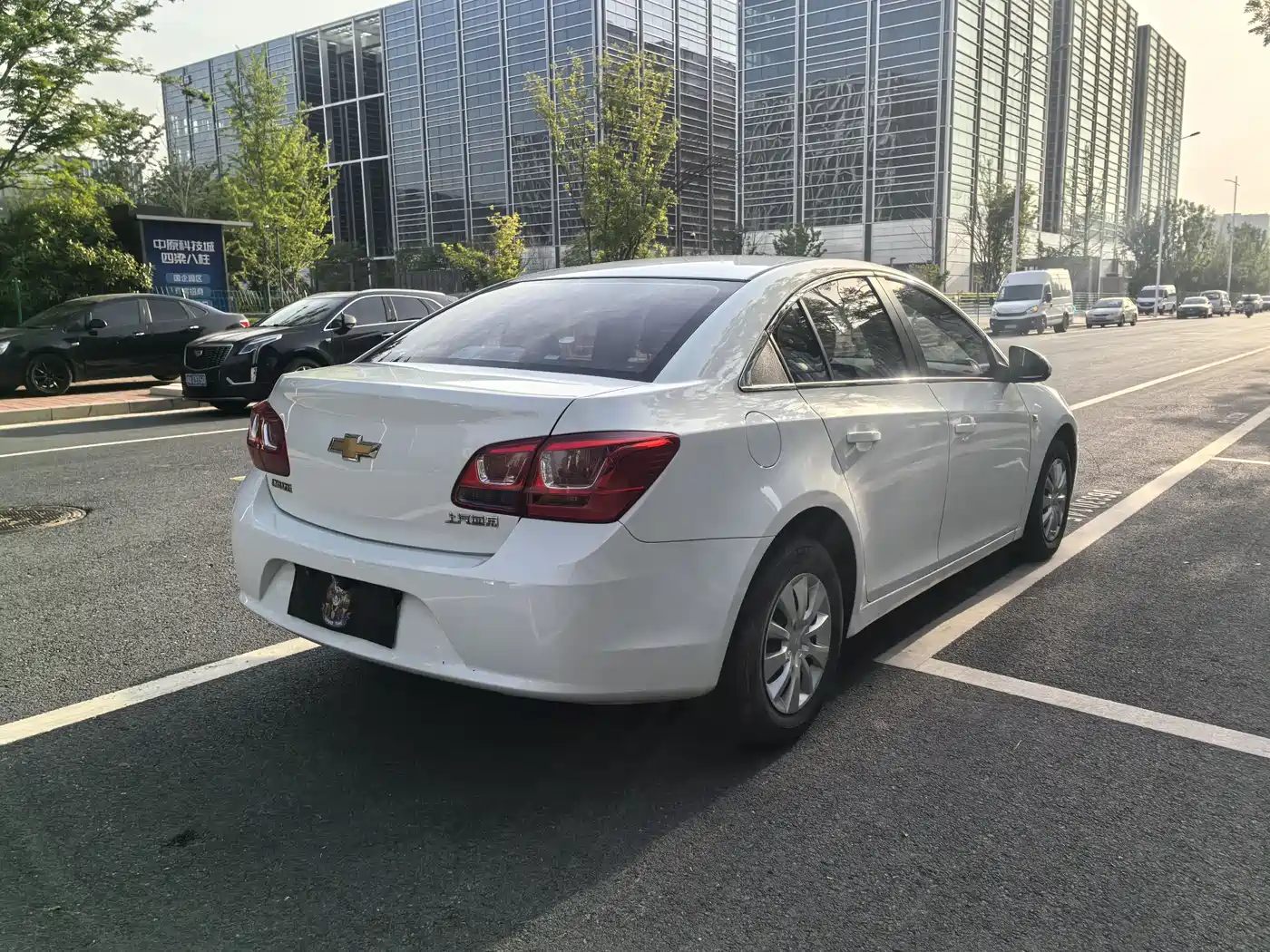Chevrolet Cruze 2015 1.5L Classic SL MT фото 4