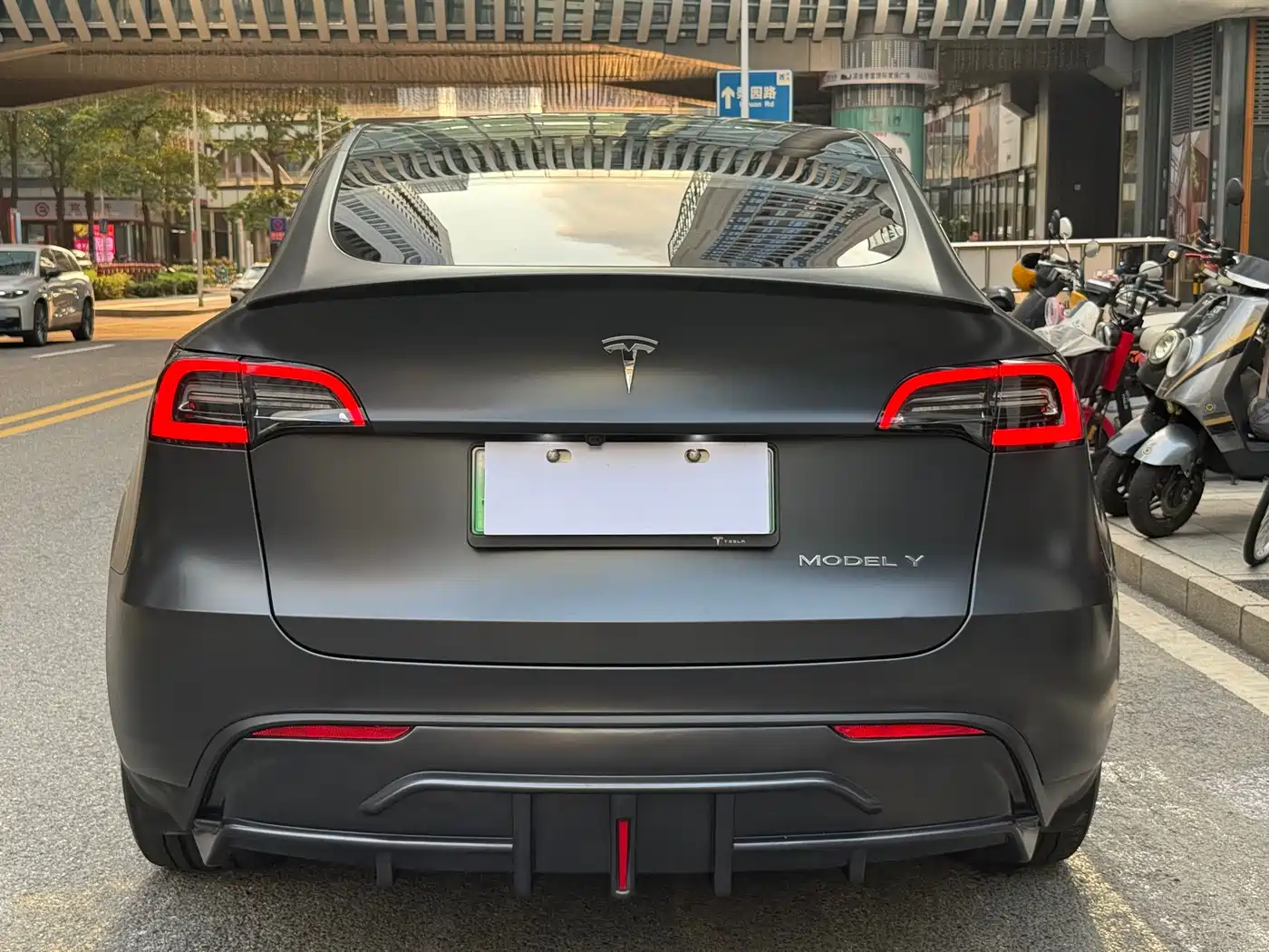 TESLA MODEL Y