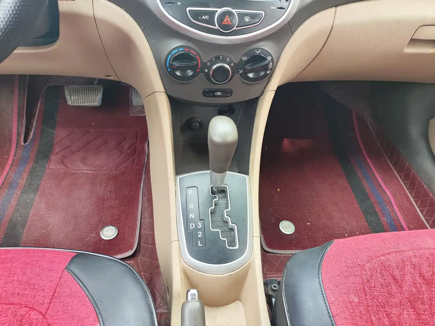 Hyundai Verna 2010 Sedan 1.4L Automatic Fashion GT фото 8