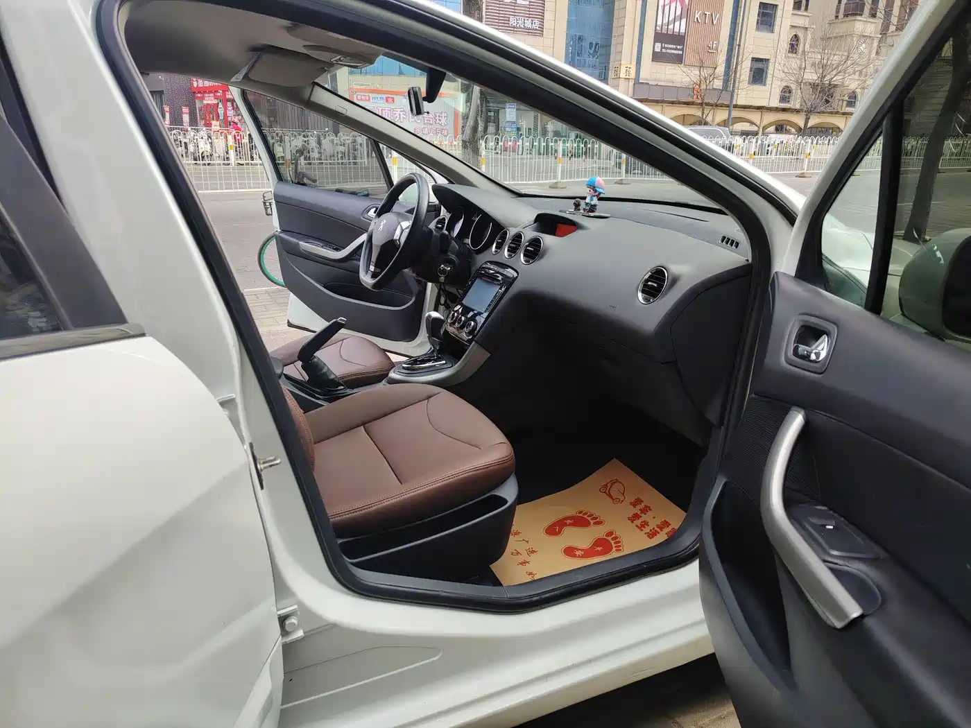 Peugeot 408 2013 2.0L Automatic Comfort Edition фото 8