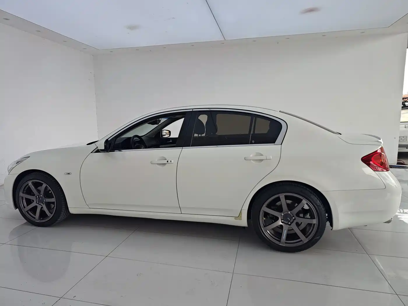 Infiniti G Series 2012 2010 Model G25 Sedan Luxury Sport Edition