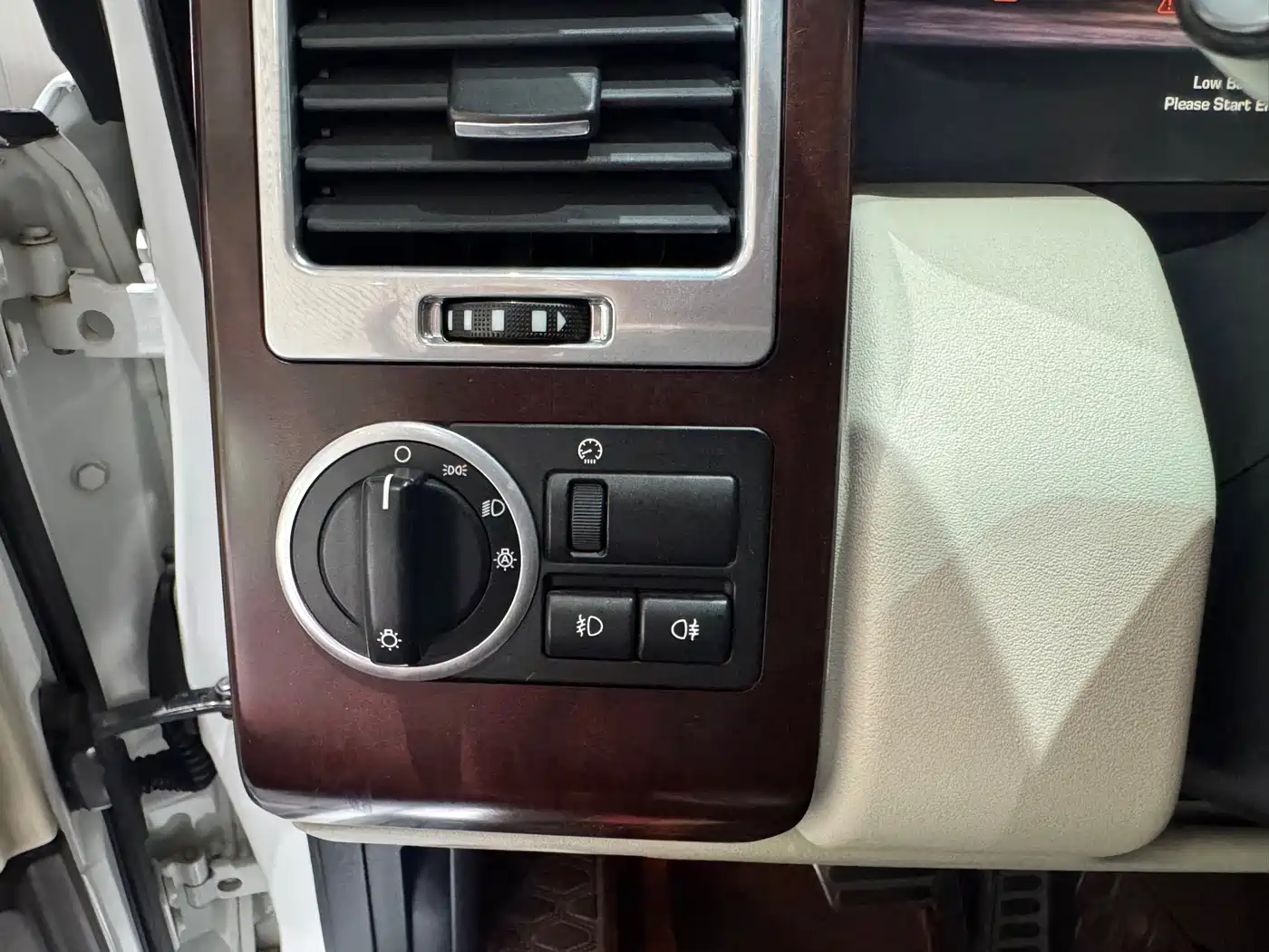 Land Rover Range Rover 2011 5.0 SC V8 фото 25