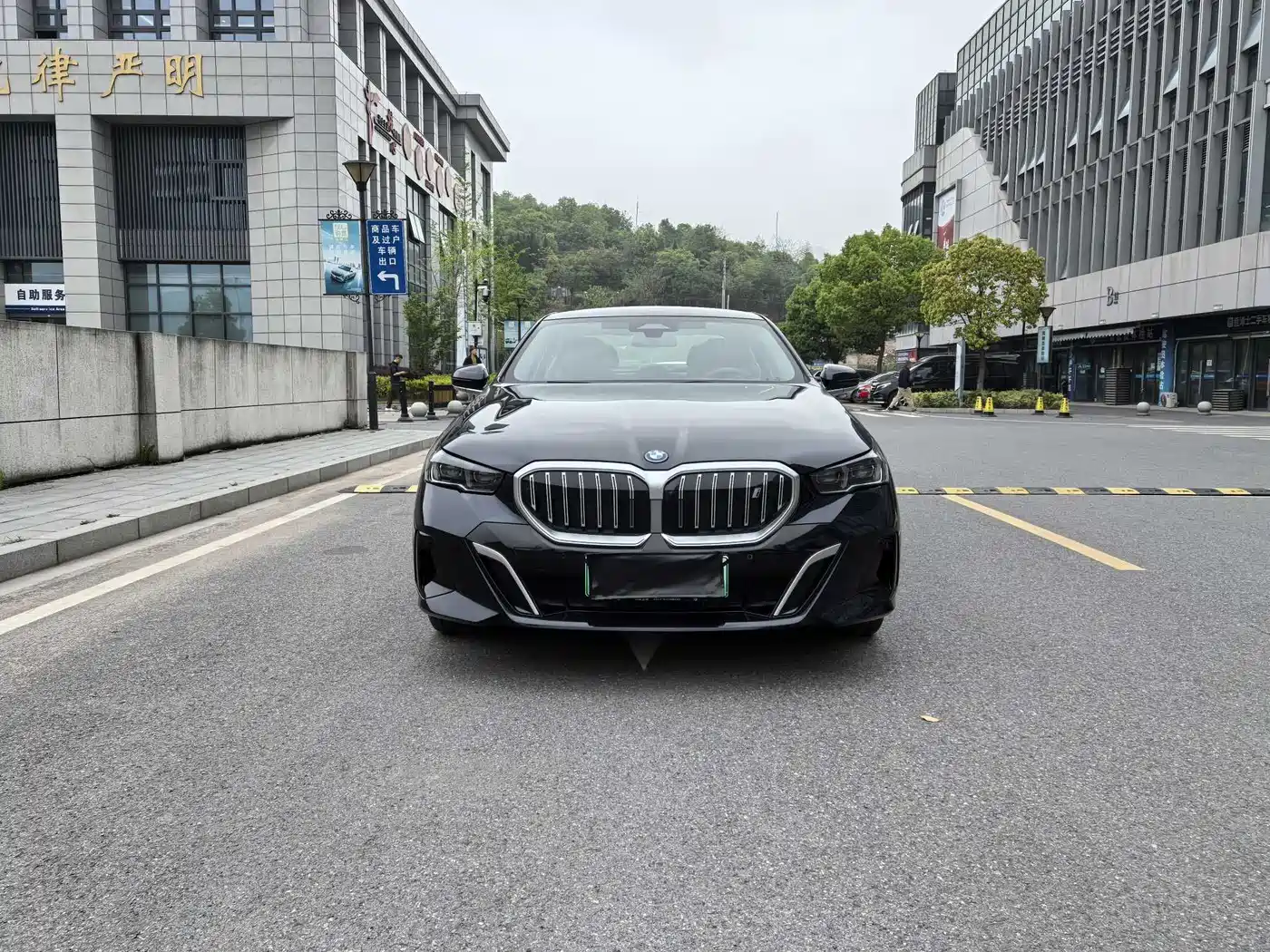 BMW I5