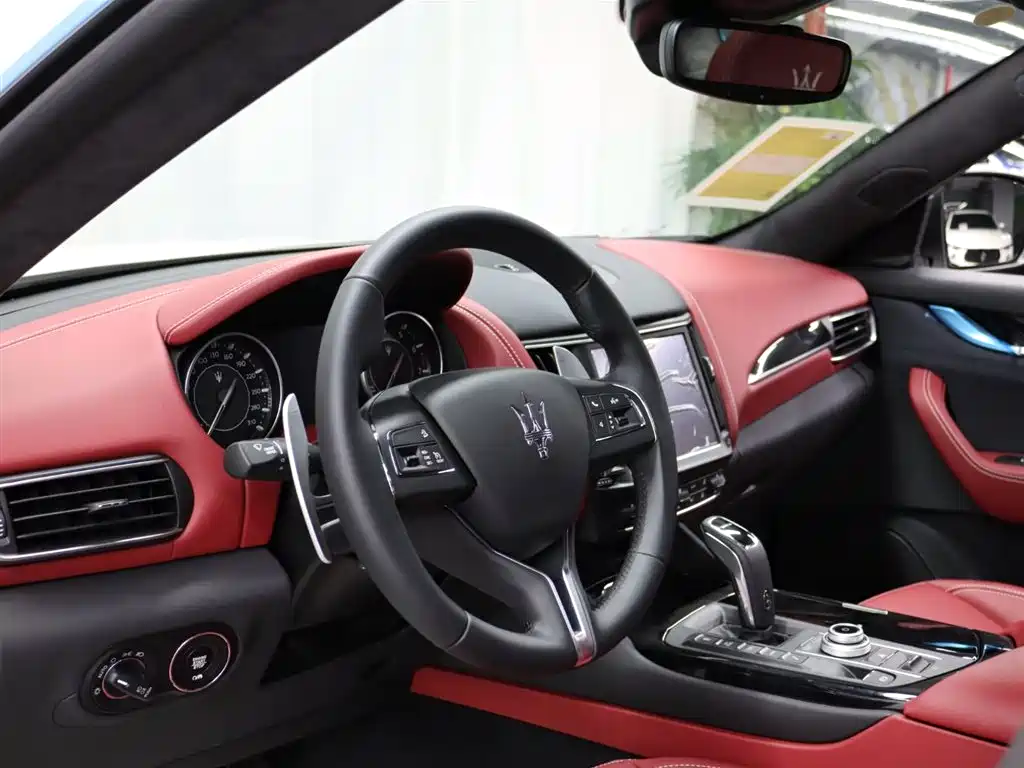 Maserati Levante 2024 2.0T GT Ultima фото 8
