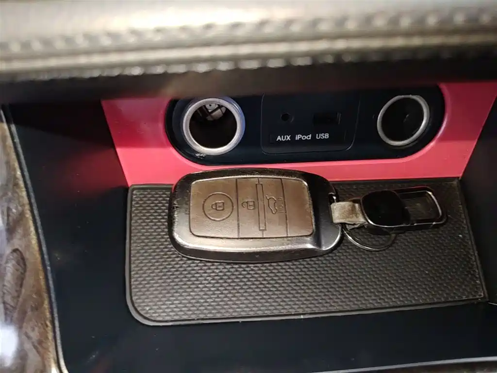 Kia K5 2015 2.0L Automatic LUX фото 9