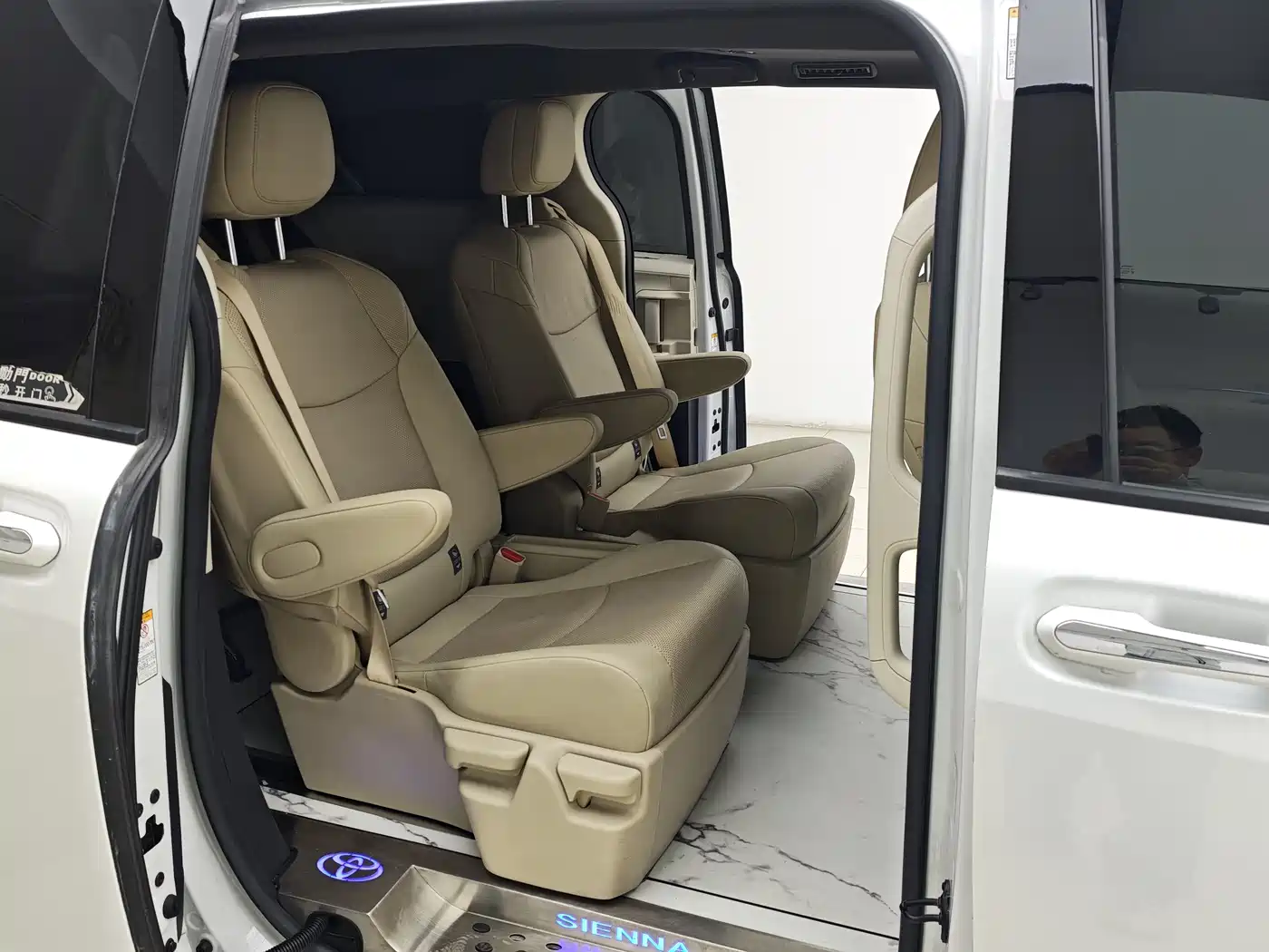 Toyota Sienna 2021 2.5L Hybrid Luxury Edition фото 10