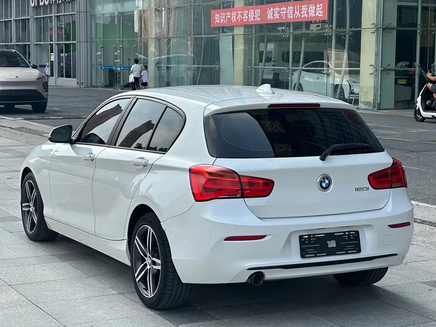 BMW 1 Series (Import) 2019 2018 118i Sport Design Package