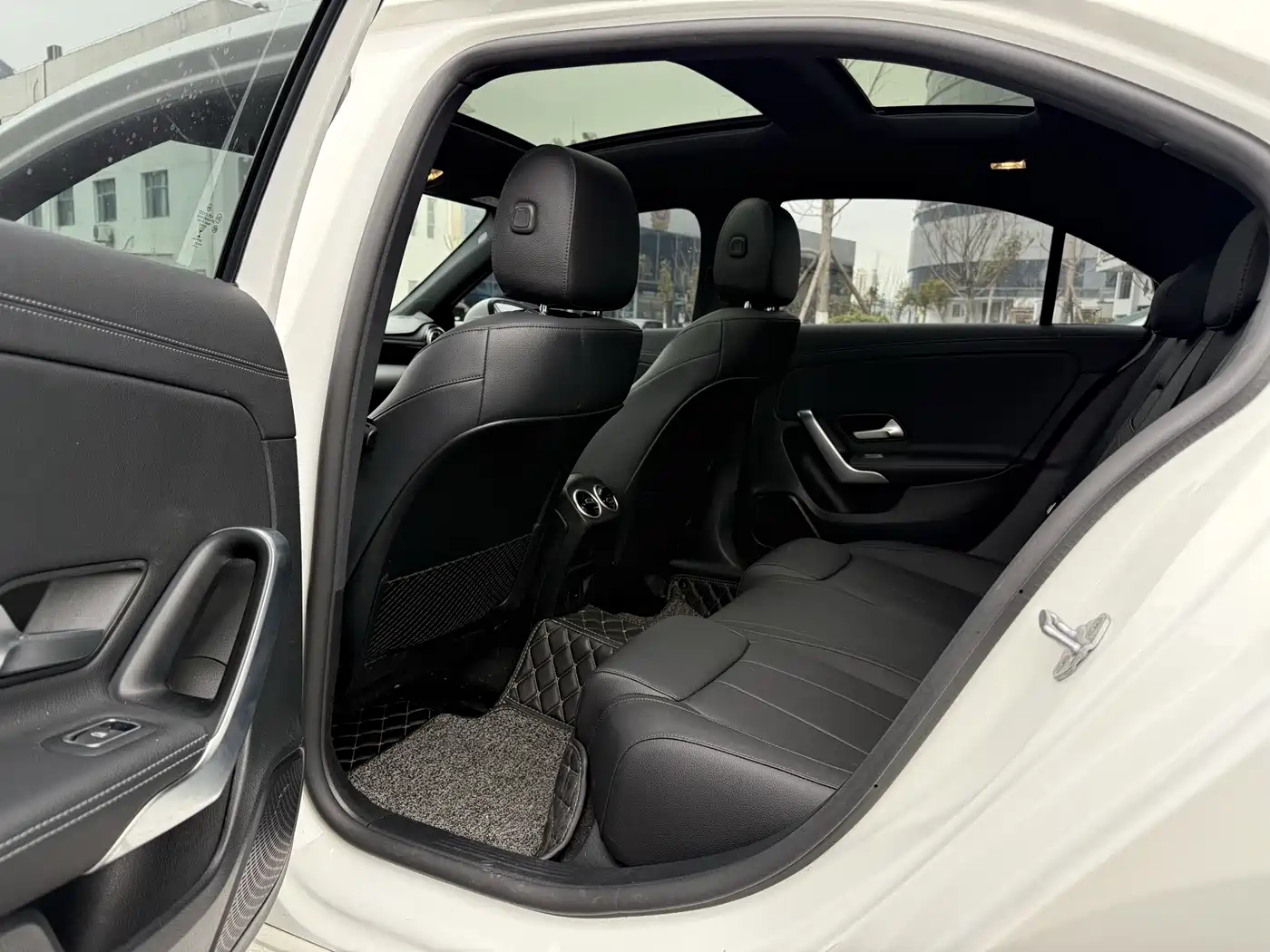 Mercedes-Benz A-Class 2022 A 200 L Sport Sedan Dynamic фото 13