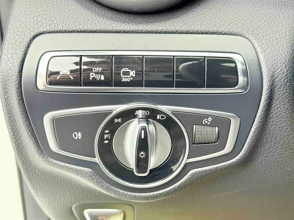 Mercedes-Benz GLC 2016 GLC 260 4MATIC Luxury фото 12
