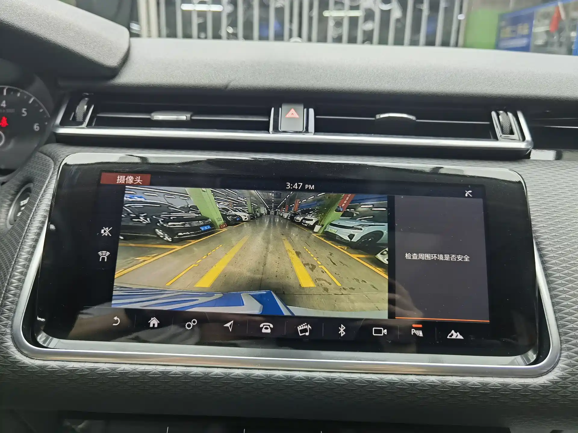 Фото 11 - Land Rover Range Rover Velar