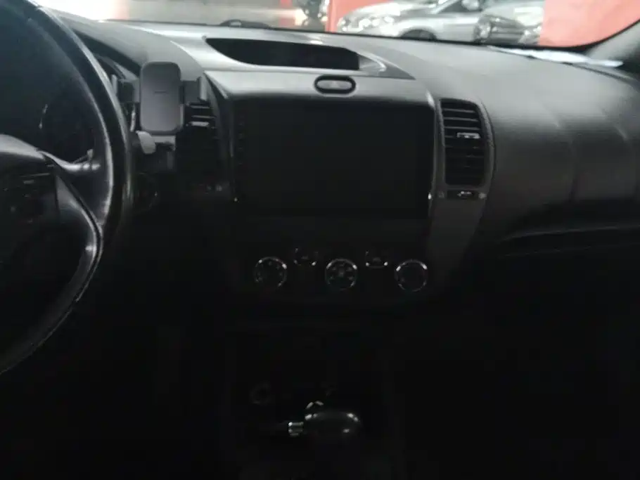 Photo 13 - Kia K3