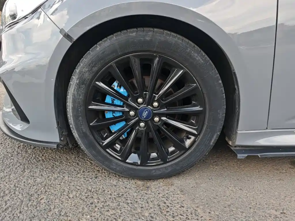 Фото 23 - Ford Focus