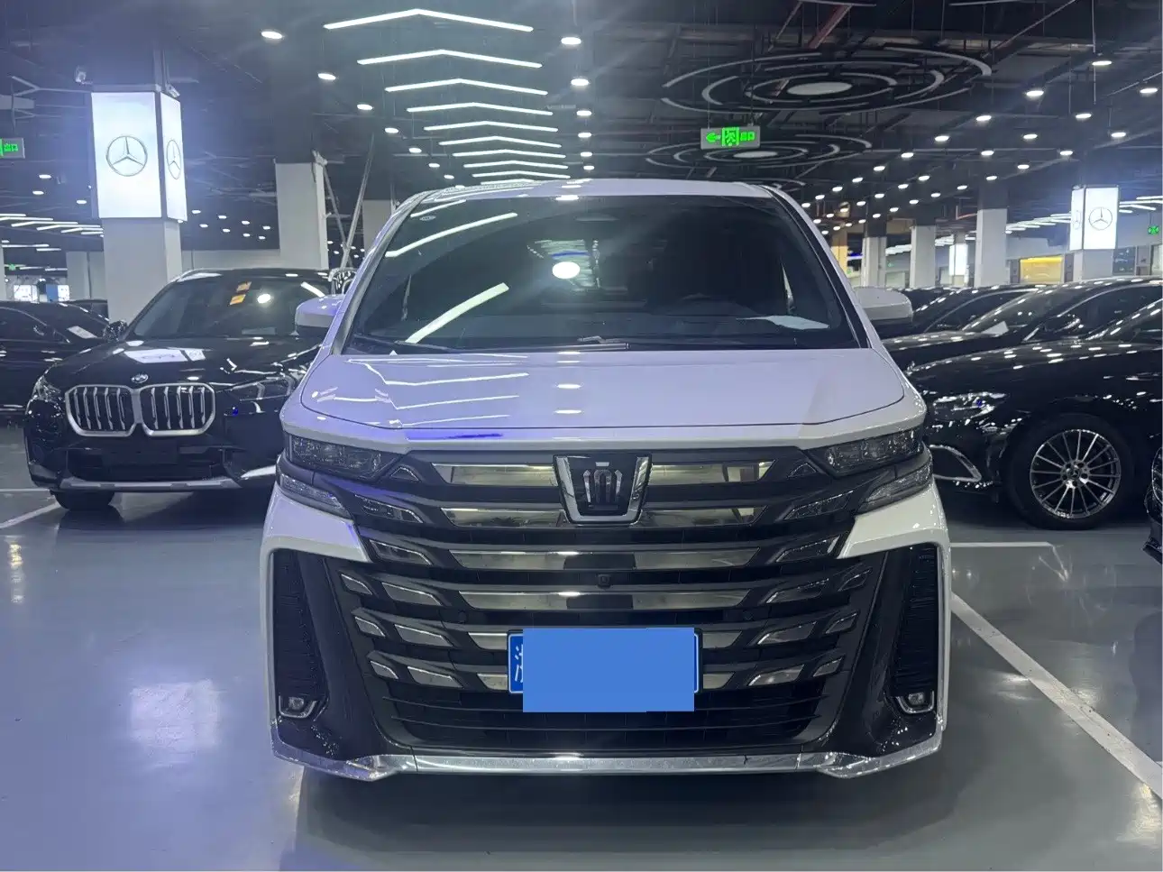 Toyota Alphard 2023 Dual Hybrid 2.5L Ultimate Gold Edition фото 2