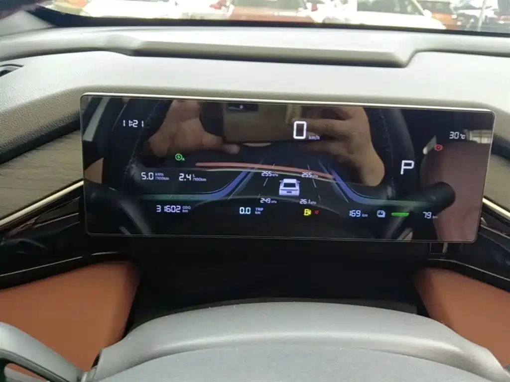 Geely Galaxy Galaxy L6 2025 EM-i 140km Voyage Edition фото 12