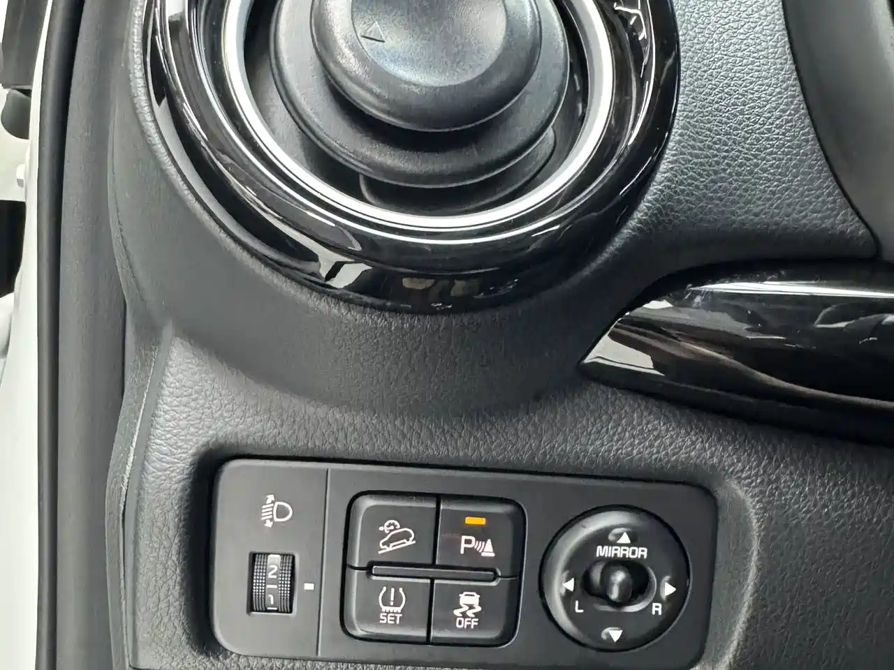 Kia KX1 2021 1.4L CVT Fun Sunroof Version фото 22