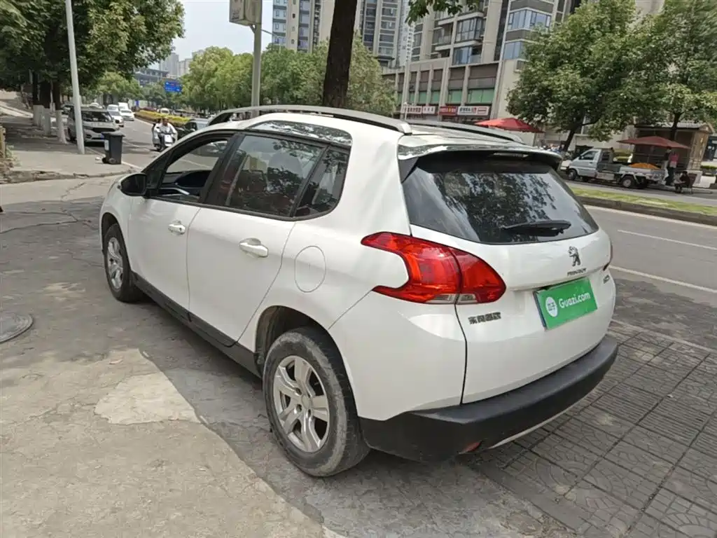 Peugeot 2008 2014 1.6L Manual Trend Edition фото 5