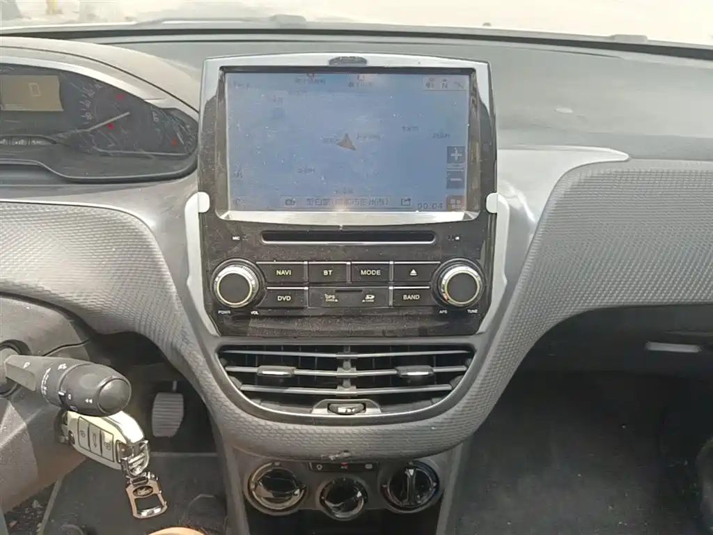 Peugeot 2008 2014 1.6L Manual Trend Edition фото 13