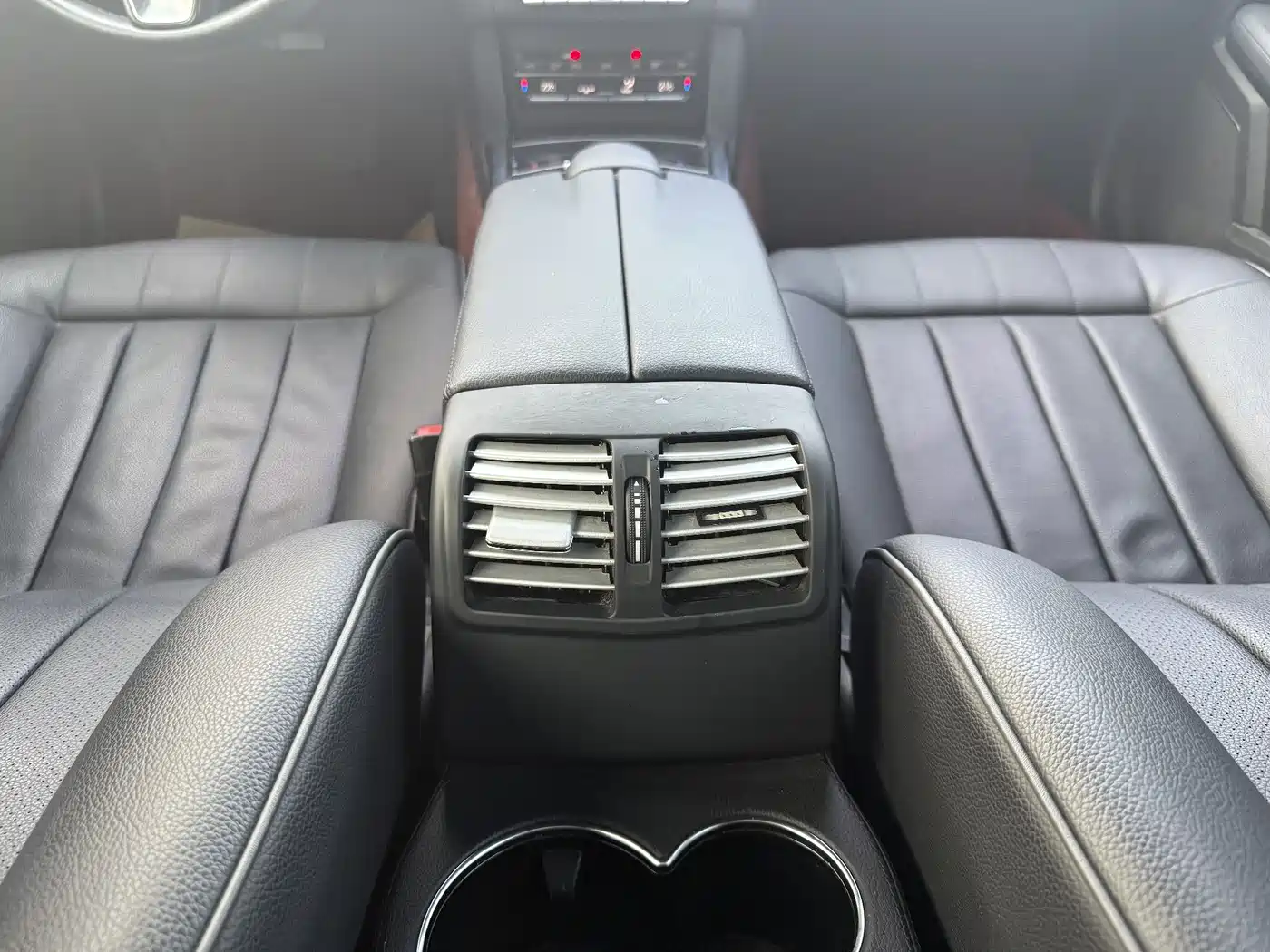 Mercedes-Benz E-Class 2015 E 260 L Sport фото 23