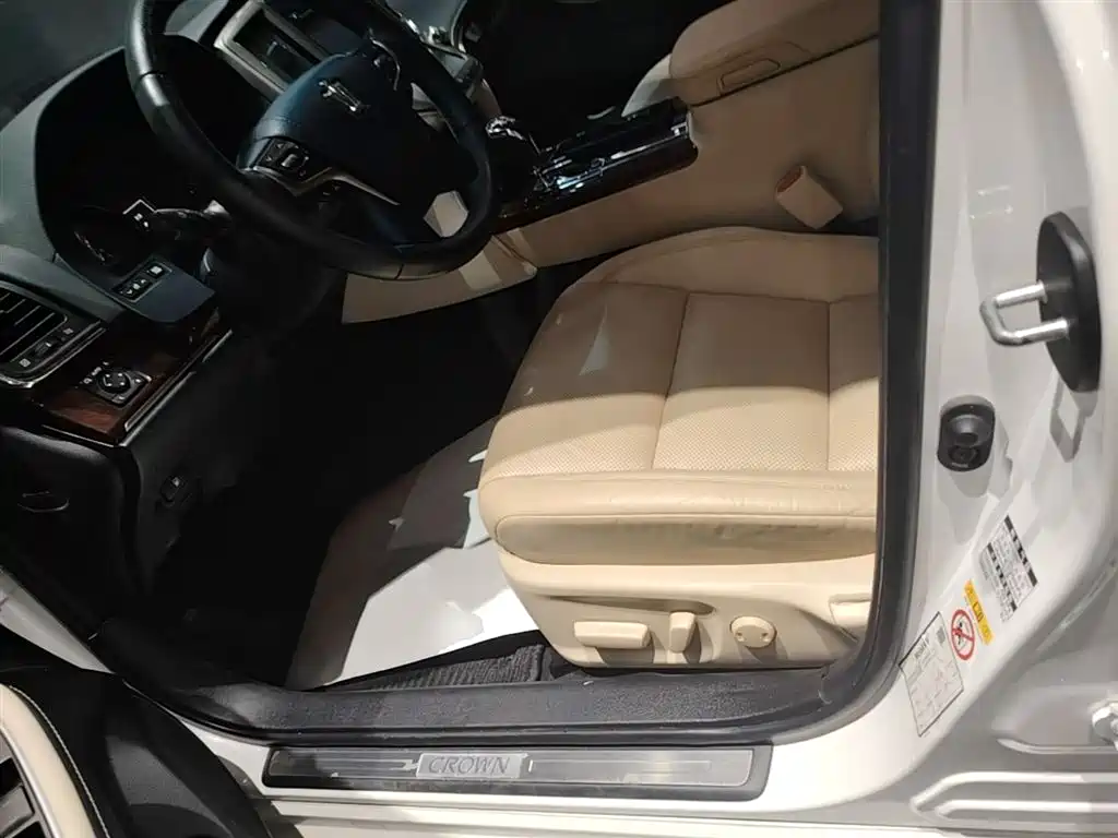 Toyota Crown 2018 2.0T Fashion Edition фото 15