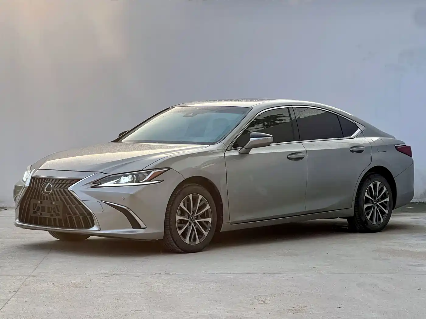 Фото 1 - Lexus ES
