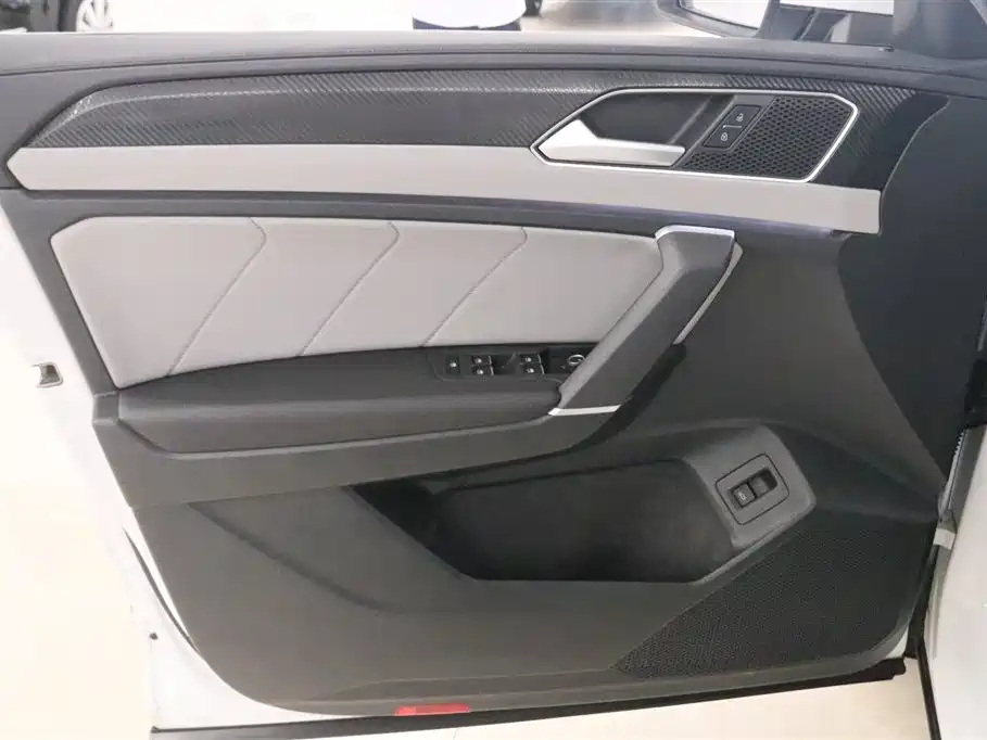 Volkswagen Tayron 2023 300TSI 2WD Luxury Plus Advanced Edition фото 12