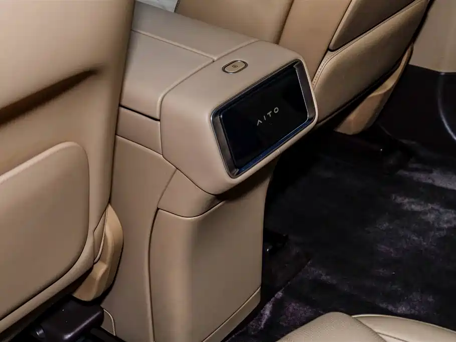 AITO Wenjie AITO M9 2025 Extended Range Ultra 52kWh 6-Seater фото 9