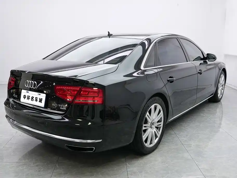 Photo 17 - Audi A8