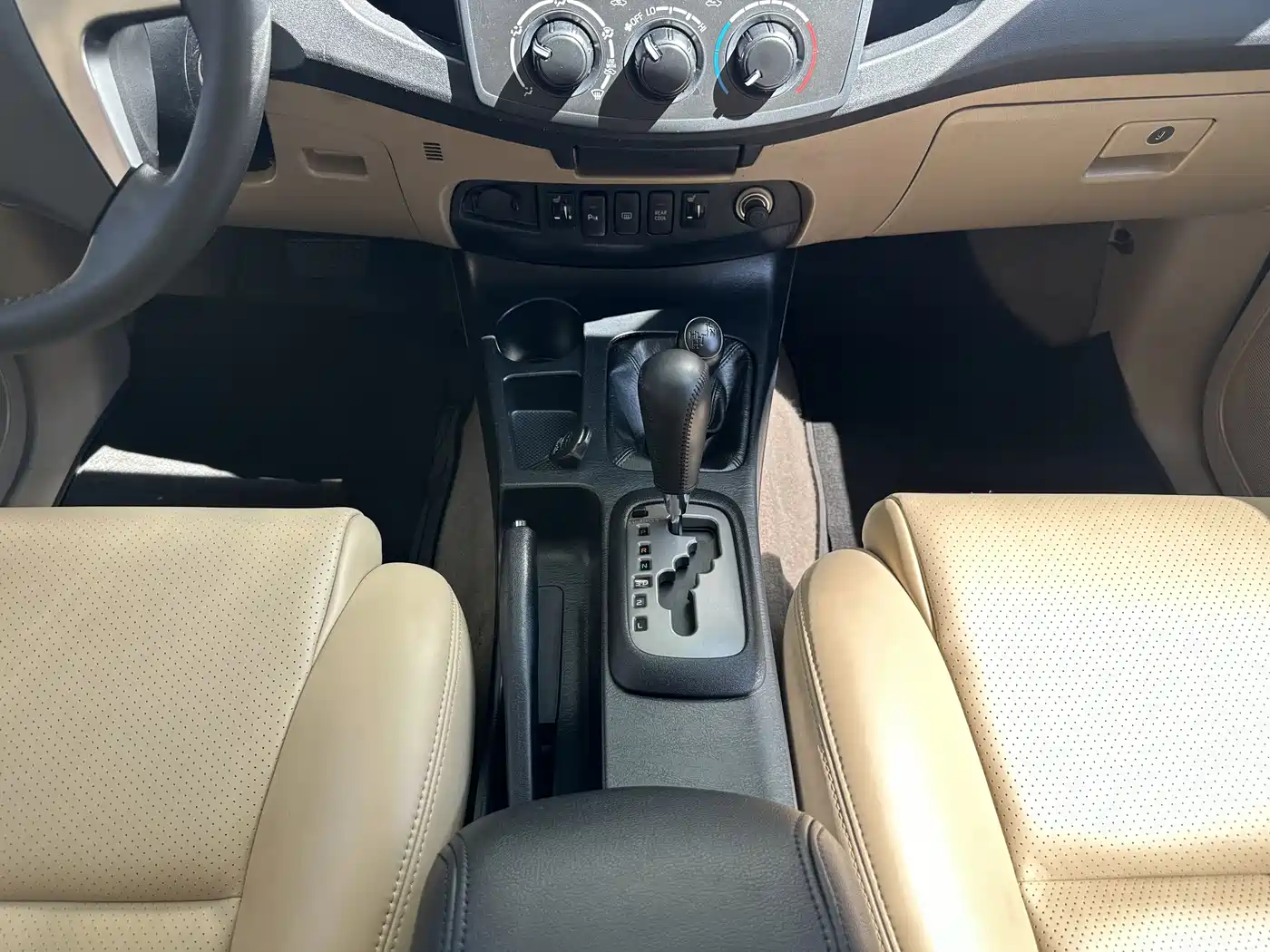 Toyota Fortuner 2015 Model 2.7L Standard Edition фото 8