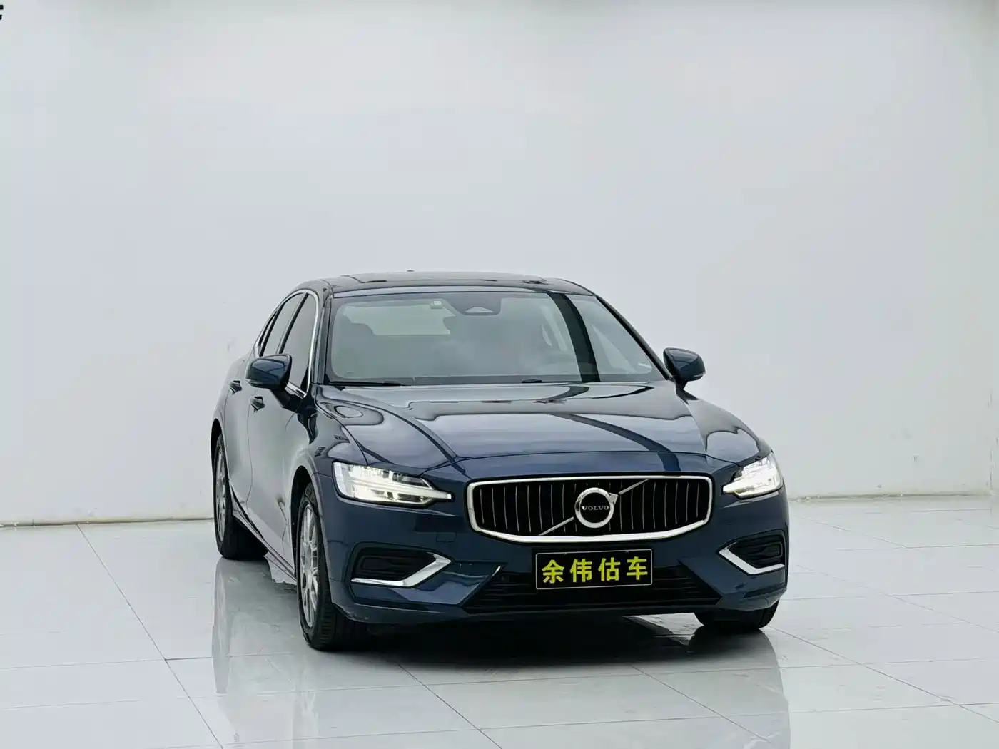 Volvo S60 2023 B4 Smart Comfort Luxury Edition