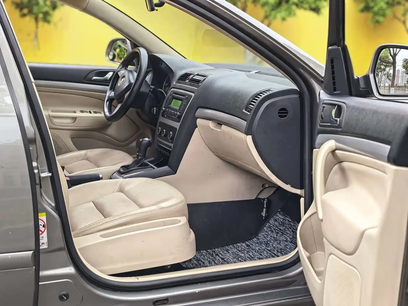 Škoda Octavia 2015 Classic 1.6L Automatic Elite Edition фото 6